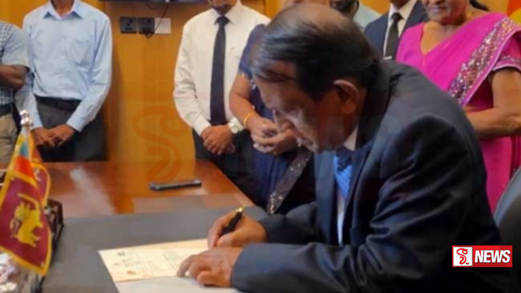 දකුණු පළාත් නව ආණ්ඩුකාරවරයා සිය ධුරයේ වැඩ අරඹයි