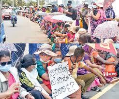 සංවර්ධන නිලධාරීන් මාරාන්තික උපවාසය අත්හරී