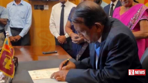 දකුණු පළාත් නව ආණ්ඩුකාරවරයා සිය ධුරයේ වැඩ අරඹයි