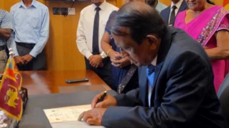 දකුණු පළාත් නව ආණ්ඩුකාරවරයා සිය ධුරයේ වැඩ අරඹයි