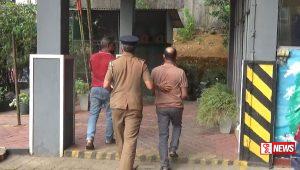 බුදු පිළිමවල නළලේ රනින් නිමවා ඇති ඌර්ණ රෝම ධාතු සොරකම් කළ දෙදෙනෙක් අත්අඩංගුවට