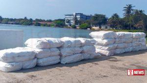 නීති විරෝධී බීඩි කොළ කිලෝ 882ක් සහ කැබ් රථයක් නාවික හමුදා භාරයට