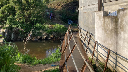 ලිදුල අග්රාඔය යකඩ පාලම කැඩී යෑමෙන් පවුල් 800ක් පමණ දැඩි ලෙස පීඩාවට