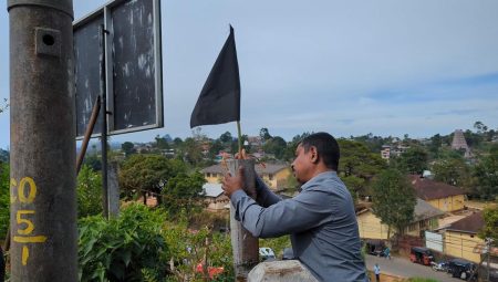 හැටන් අධිකරණයේ නීතිඥවරු කළු කොඩි ඔසවයි