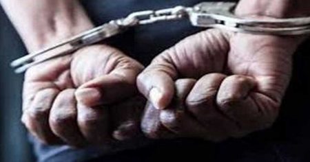 රියැදුරෙකු ඝාතනය කර රථය පැහැරගත් සැකකරු අත්අඩංගුවට