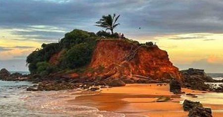 විශිෂ්ඨතම වෙරළ තීරයන් අතරට මිරිස්ස සහ බෙන්තොටත්