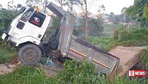 දරවල වත්ත ඉහළ කොටස මාර්ගයේ කොන්ක්රීට් පාලමක් කැඩී යයි – ජනතාව පීඩාවට