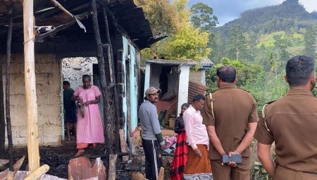 ග්ලාස්ගෝ වතුයායේ නිවසක් සම්පූර්ණ ගින්නෙන් දැවෙයි