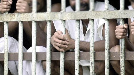 බන්ධනාගාර නිලධාරීන් ඝාතනයට රැඳවියන් 200කට නඩු