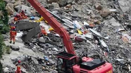චීනයේ නායයෑමකින් 8දෙනෙකු ජීවිතක්ෂයට