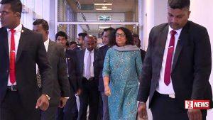අගමැතිනිය කටාර් රාජ්ය බලා පිටව යයි