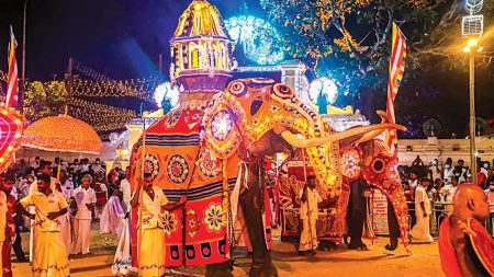 රුහුණු මහා කතරගම ඇසළ මංගල්යය අද සිට ඇරඹෙයි