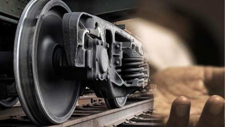 බම්බලපිටියේදී දුම්රියක ගැටී පුද්ගලයෙකු ජීවිතක්ෂයට