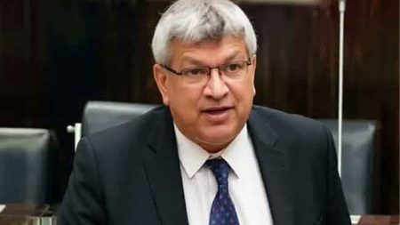 අධිකරණ ඇමතිට එරෙහි විශ්වාසභංගය කථානායකට