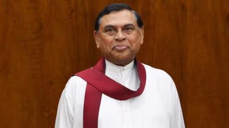 හිටපු අමාත්ය බැසිල් රාජපක්ෂට නැවත වරෙන්තුවක්