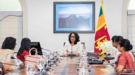ජාතික කාන්තා කොමිෂන් සභාවේ නියෝජිතයින් සහ අගමැතිනිය අතර හමුවක්