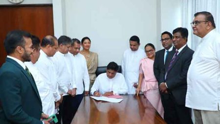 අධිකරණ ඇමතිට එරෙහිව විපක්ෂයෙන් විශ්වාසභංගයක්