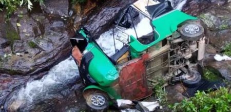 මෝහිනී ඇල්ල ජීවිත දෙකක් බිලිගනී – තිදෙනෙක් රෝහළට