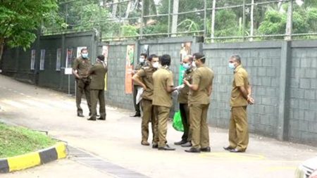 ඩෙංගු මර්දනයට ගිය මහජන සෞඛ්ය පරීක්ෂකවරුන් 8 කටත් ඩෙංගු වැළදෙයි