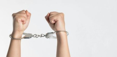 මුදල් වංචාවක් සිදු කල නිලධාරිණීයන් දෙදෙනෙකු අත්අඩංගුවට