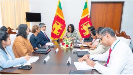 අගමැතිනිය සහ මූල්ය අරමුදලේ නියෝජිතයින් අතර හමුවක්