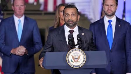 එෆ් බී අයි අධ්යක්ෂකට චෝදනා රැසක්