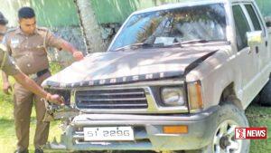 කඩදාසි සංස්ථාවේ සභාපතිගේ රියදුරු කැබ් රථය දමා පලා යයි