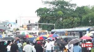 පොල්දූව මංසන්දියේ දැඩි රථවාහන තදබදයක්