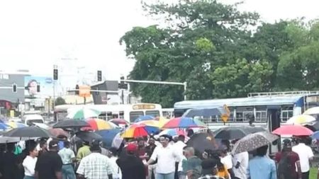 පොල්දූව මංසන්දියේ දැඩි රථවාහන තදබදයක්